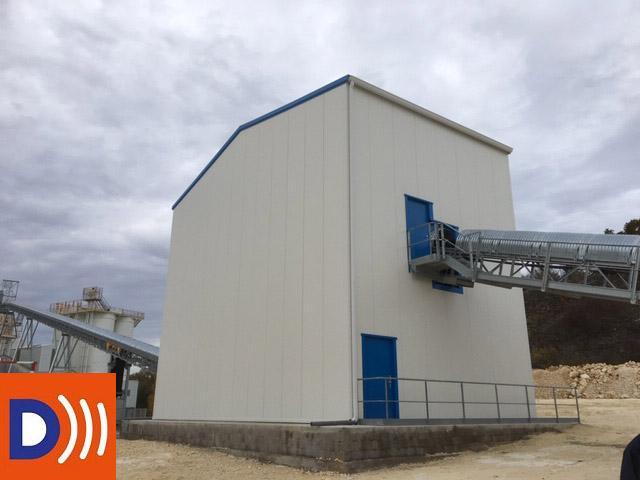 Bâtiment acoustique sur broyeur de pierres