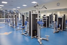 Salle de fitness Bruits et claquements des engins et équipements d'une salle de musculation